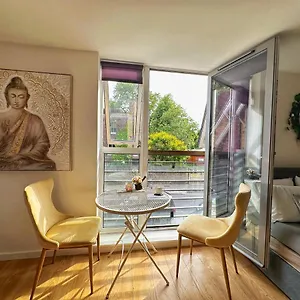  Apartment Studio Private United Kingdom