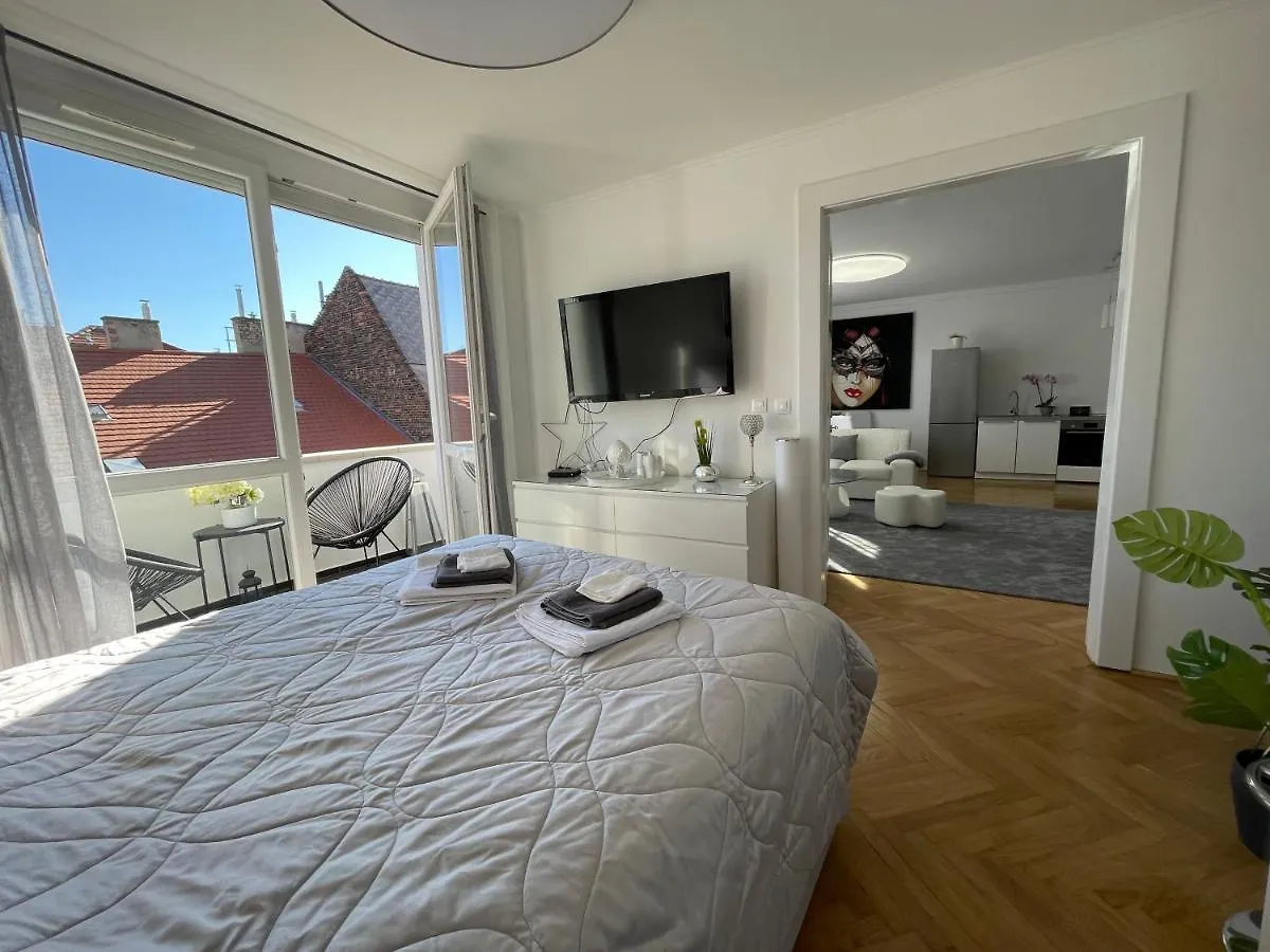 Budacastle Panoramic Luxurious Family Apt, Free Parking Included Budapest Apartment