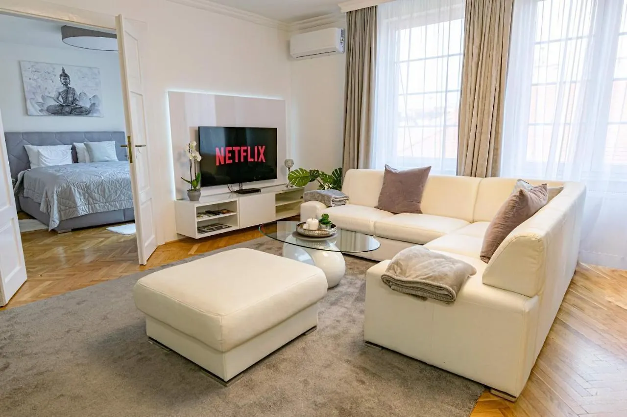 Budacastle Panoramic Luxurious Family Apt, Free Parking Included Budapest Apartment